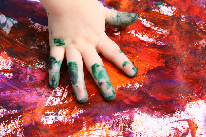 Handprint Art: Preschooler Finger painting